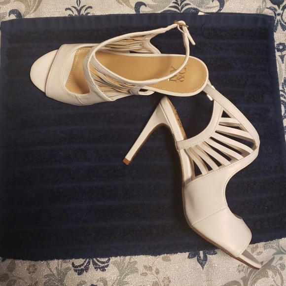 Shoes - Picture 5 of 5